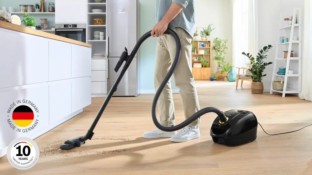 Series 4 Bagged Vacuum Cleaner – 2200W, XL Dust Bag, HEPA Filter, Black | Bosch BGL38GOLD