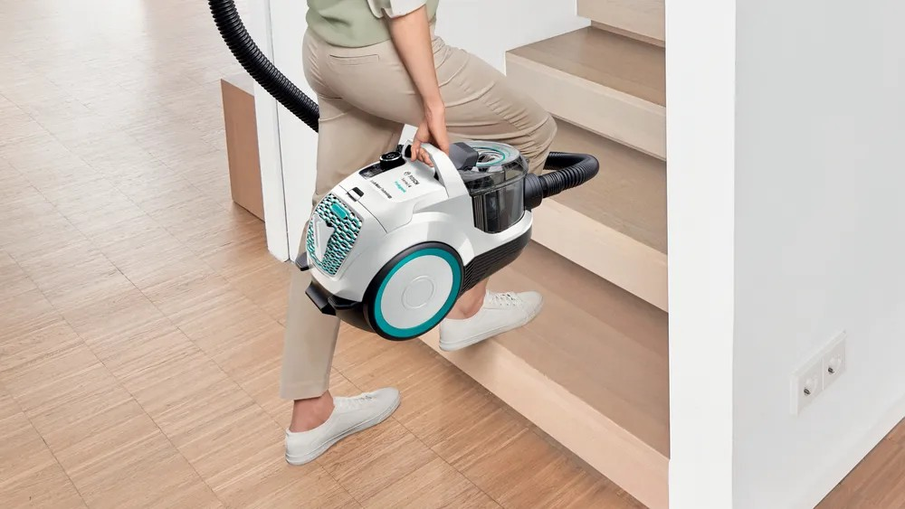Series 4 Bagless Vacuum Cleaner – 2000W, ProHygienic, Power AirCycle, 3 Accessories, White | Bosch BGS21WHYG