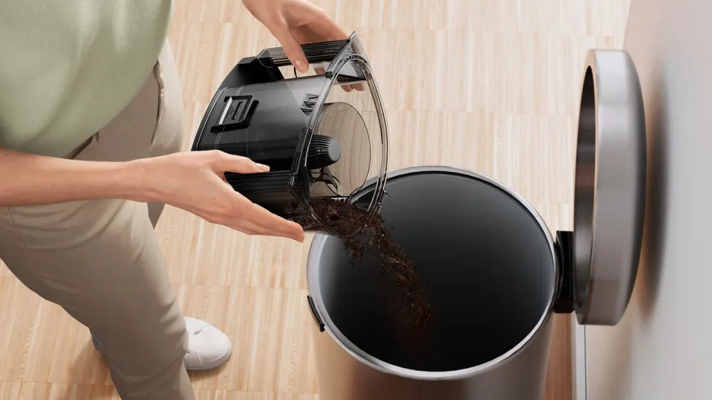 Series 4 Bagless Vacuum Cleaner – 2000W, ProHygienic, Power AirCycle, 3 Accessories, White | Bosch BGS21WHYG