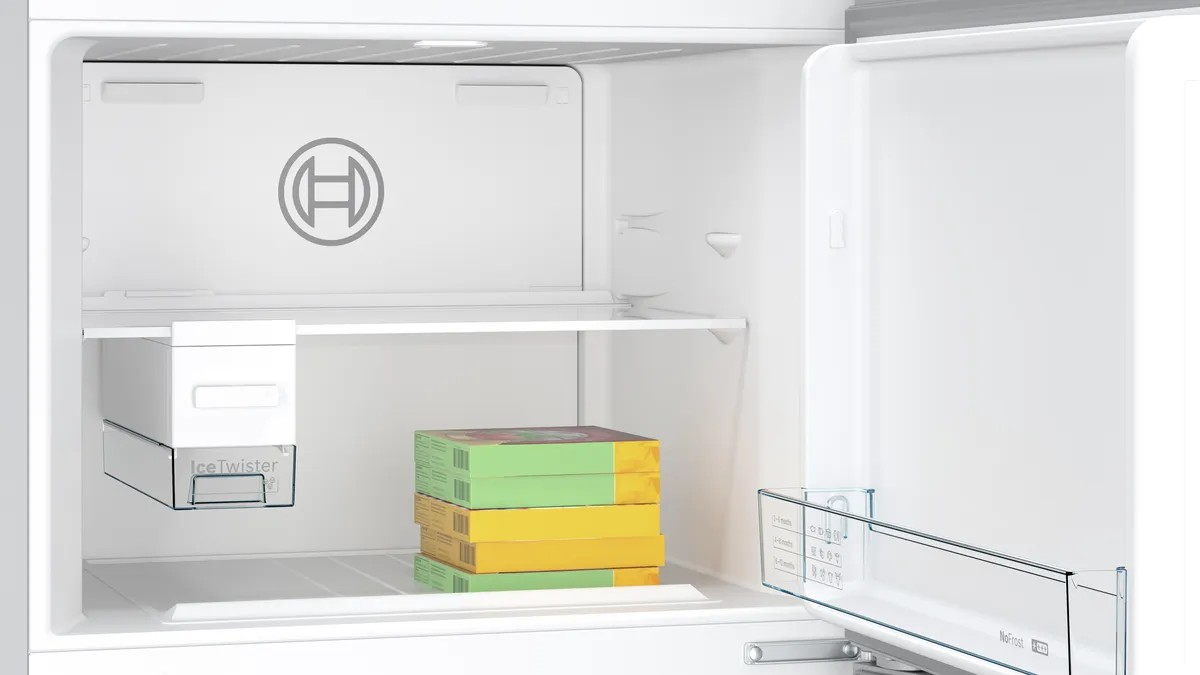 Series 4 Top Freezer Refrigerator – 542L Net Capacity, NoFrost, EasyAccess Shelves, 186x75 cm, Anti-Fingerprint Steel | Bosch KDN76XI3E8