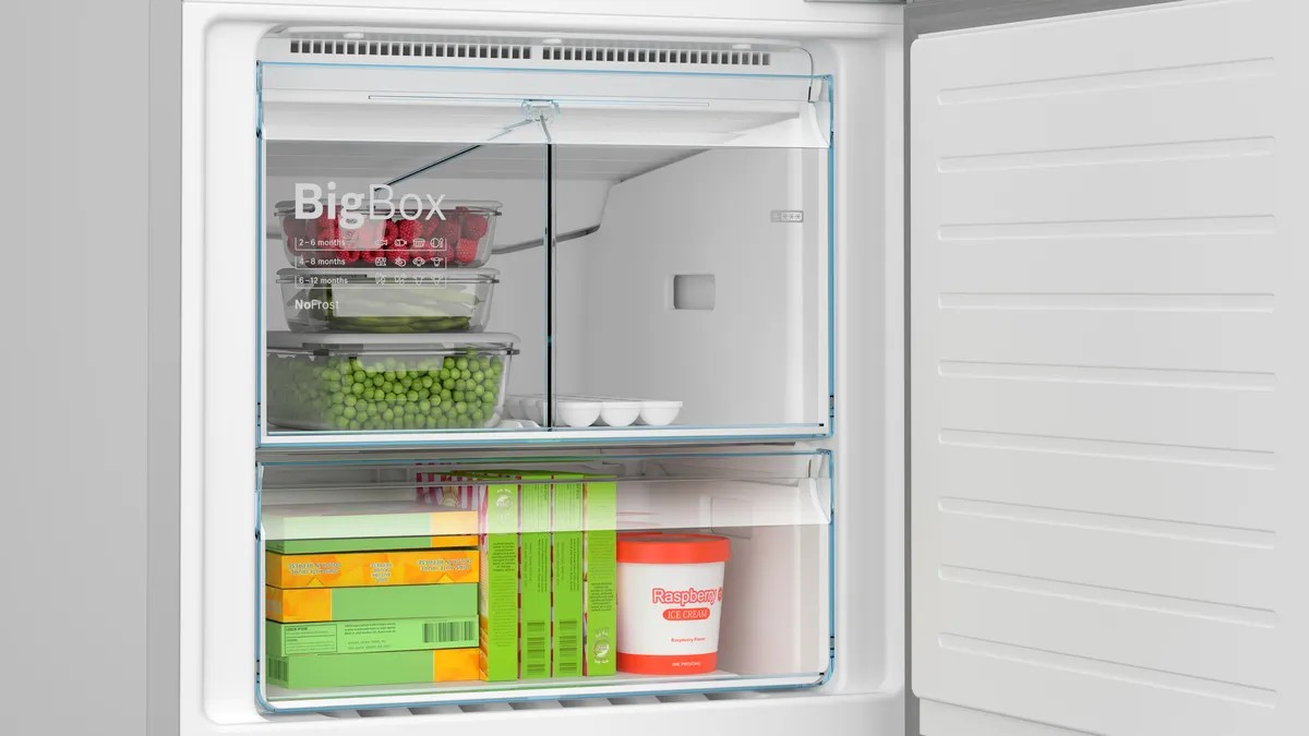 Series 4 Bottom Freezer Refrigerator – 483L Net Capacity, NoFrost, VitaFresh, 186x70 cm, Anti-Fingerprint Steel | Bosch KGN55VI2E9