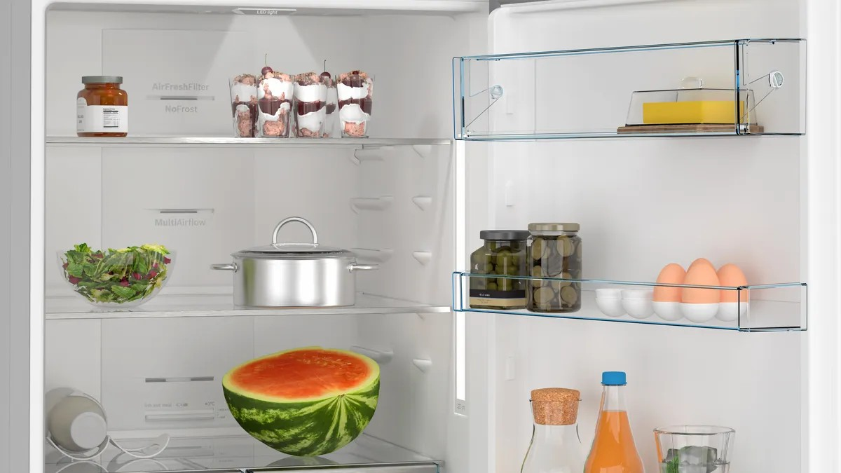 Series 4 Bottom Freezer Refrigerator – 483L Net Capacity, NoFrost, VitaFresh, 186x70 cm, Anti-Fingerprint Steel | Bosch KGN55VI2E9