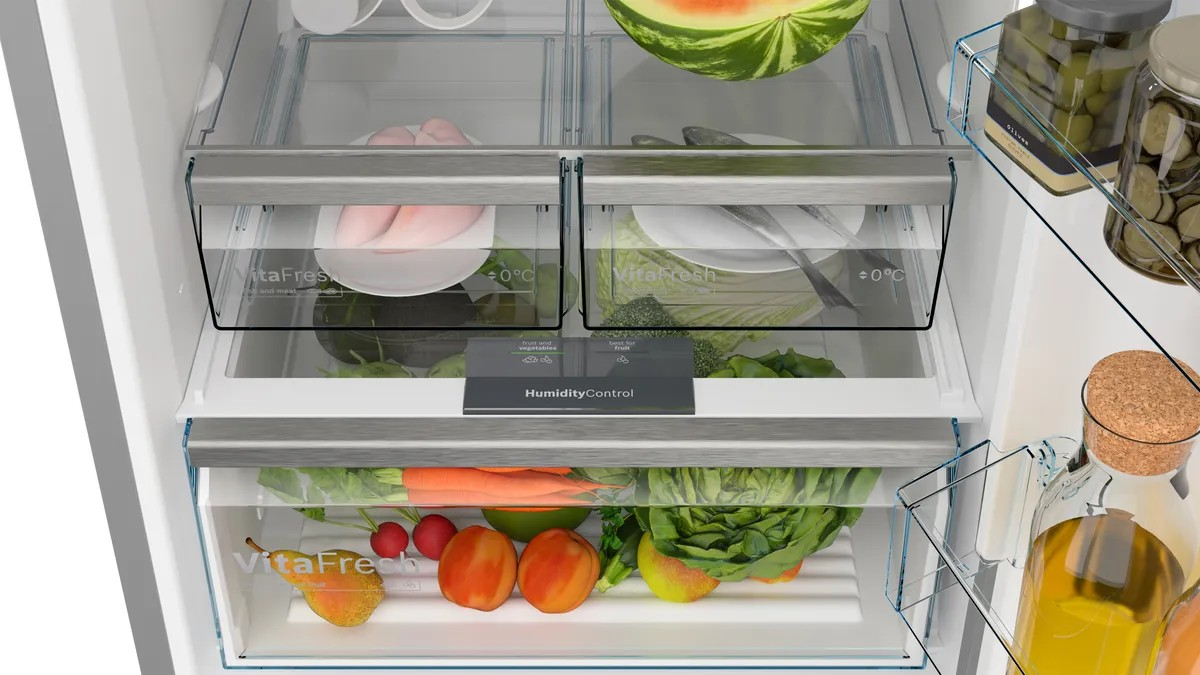 Series 4 Bottom Freezer Refrigerator – 483L Net Capacity, NoFrost, VitaFresh, 186x70 cm, Anti-Fingerprint Steel | Bosch KGN55VI2E9