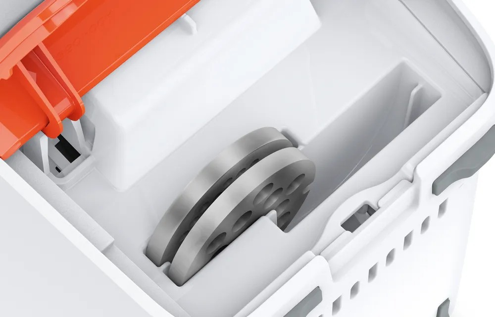 CompactPower Meat Mincer – 1600W Max Power, Citrus Press, Kebbe & Sausage Attachments, White with Soft Orange | Bosch MFW3630I