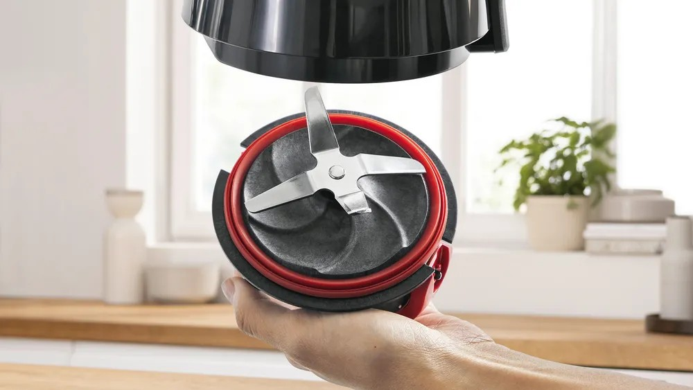 VitaPower Series 4 Blender – 1200W, 1.5L Glass Jug, Ice Crush & Smoothie Functions, Black | Bosch MMB6172B