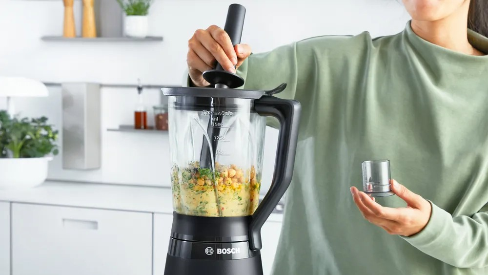 VitaPower Series 4 Blender – 1200W, 1.5L Glass Jug, Ice Crush & Smoothie Functions, Black | Bosch MMB6172B
