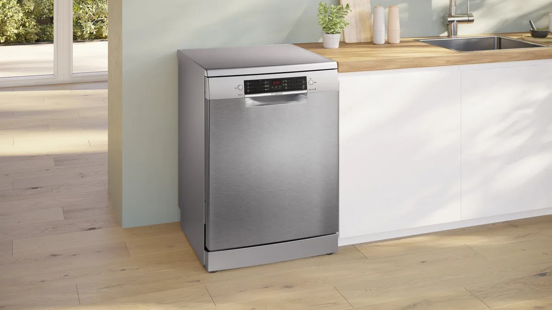 Series 4 Freestanding Dishwasher – 12 Place Settings, HygienePlus, SilencePlus 48 dB, 60 cm, Anti-Fingerprint Steel | Bosch SMS46JI01V