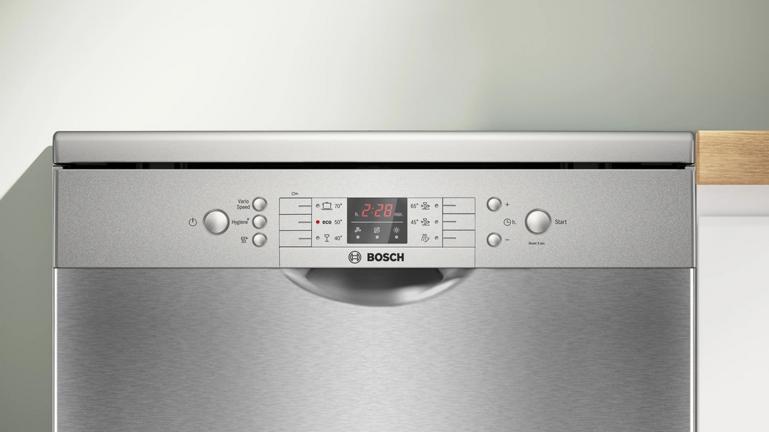 Series 2 Free-Standing Dishwasher – 60 cm, 13 Place Settings, ExtraDry, Anti-Fingerprint | Bosch SMS26AI00V